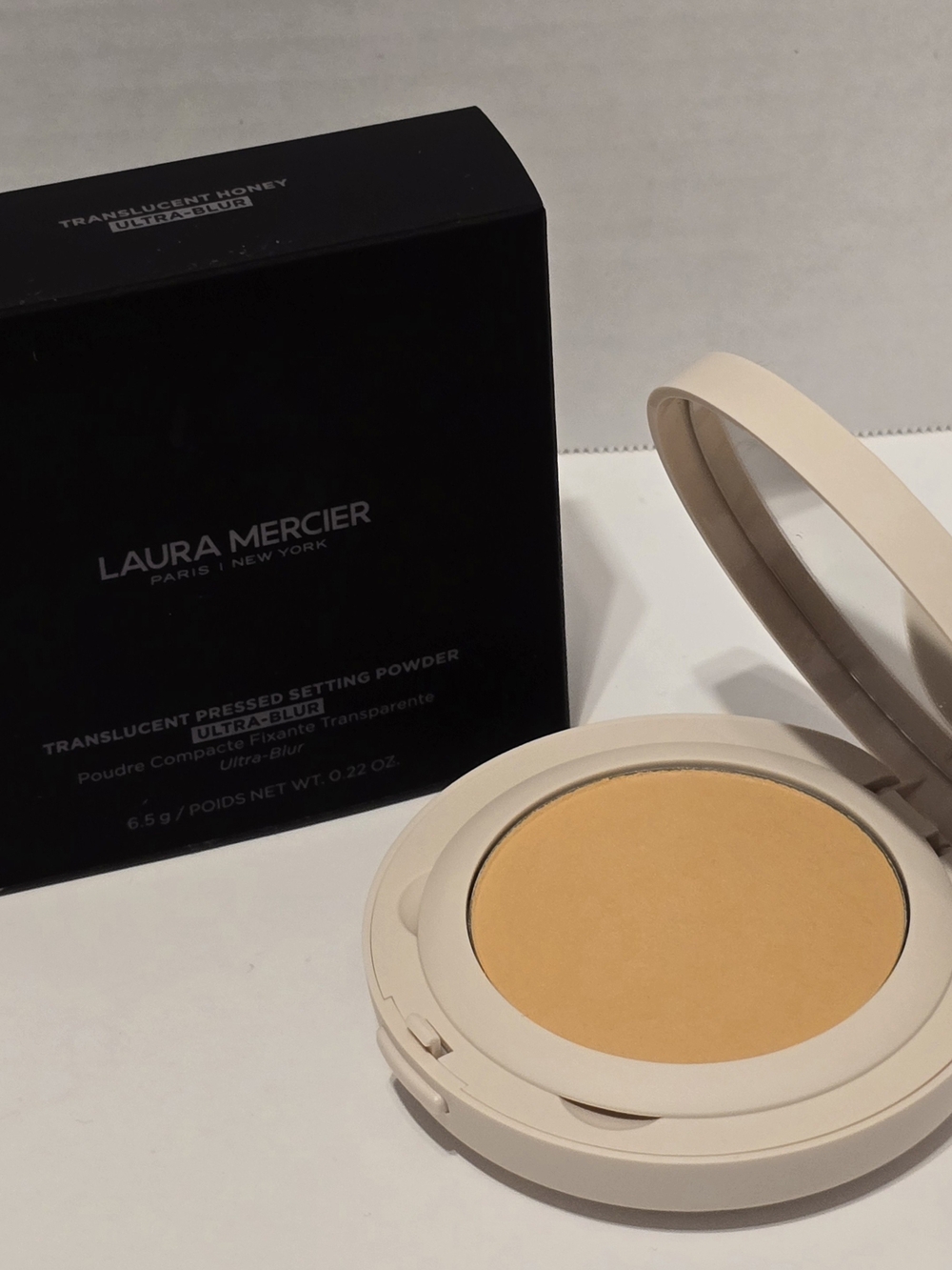 Laura Mercier Translucent Pressed Setting Powder - Translucent Honey
